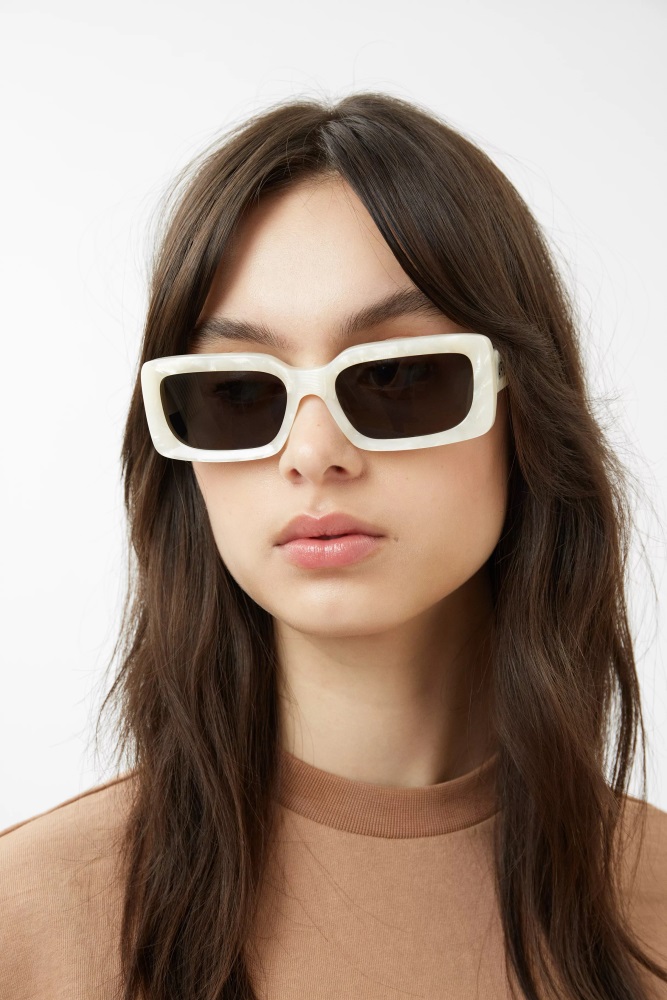 Axel Arigato Ivory Faded Brown Arena Rechteckige Sonnenbrille